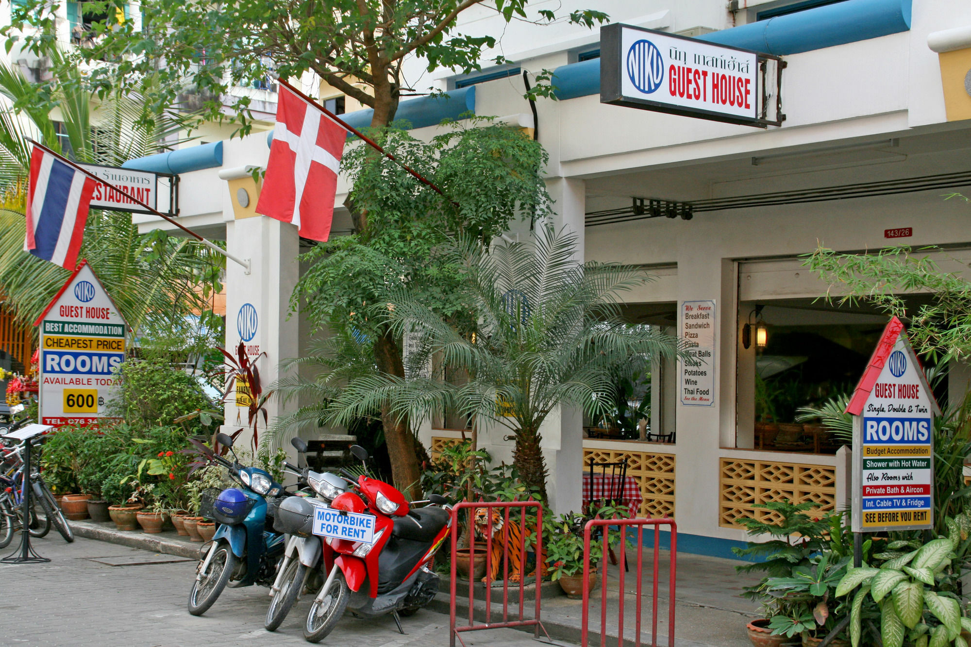Niku Guesthouse Patong Exterior foto